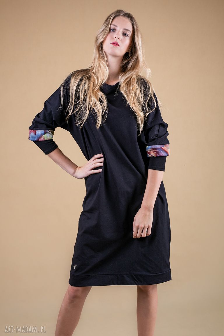 Sukienka oversize Expressive - czarna dresowa z bawełny Oeko-Tex
