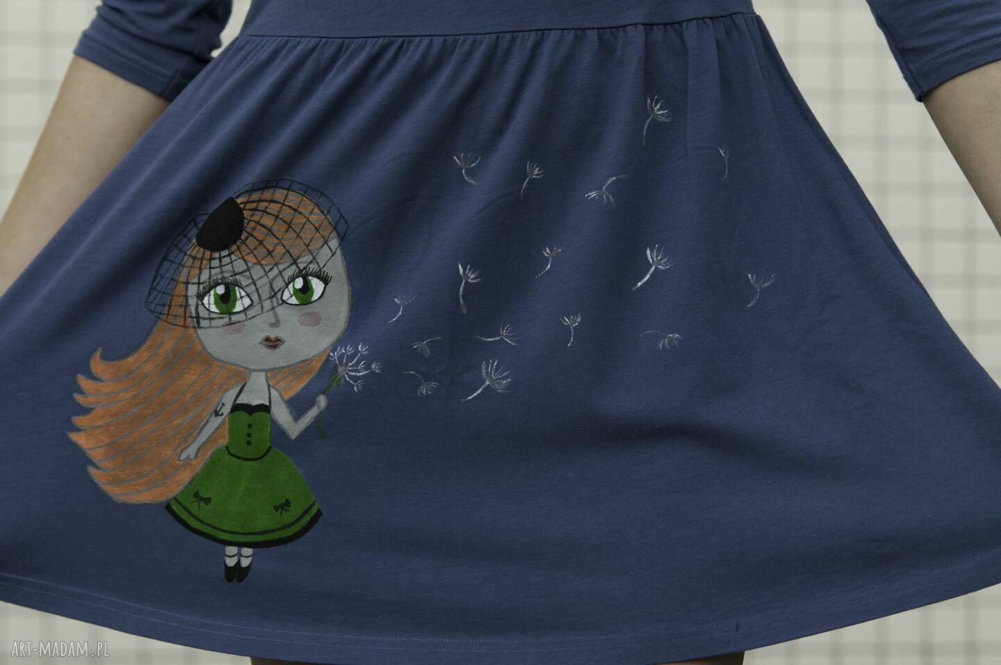 Sukienka ręcznie malowana mini. Girl in Green z dmuchawcem