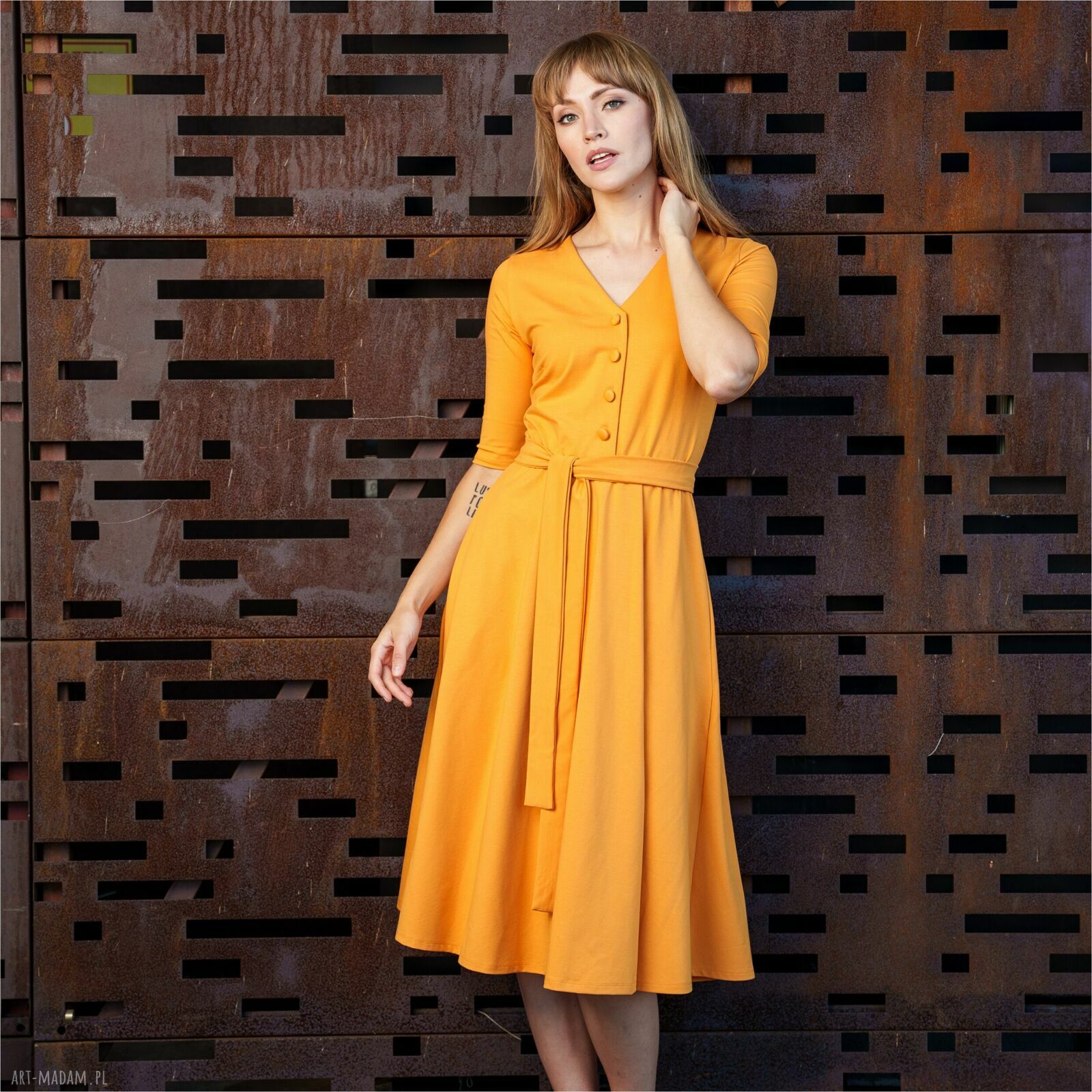 Sukienka retro IRMA bursztynowa - bawełna singiel jersey z paskiem i kieszeniami