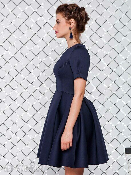 Sukienka z neoprenu midi - elegancka oversize z zamkiem z tyłu
