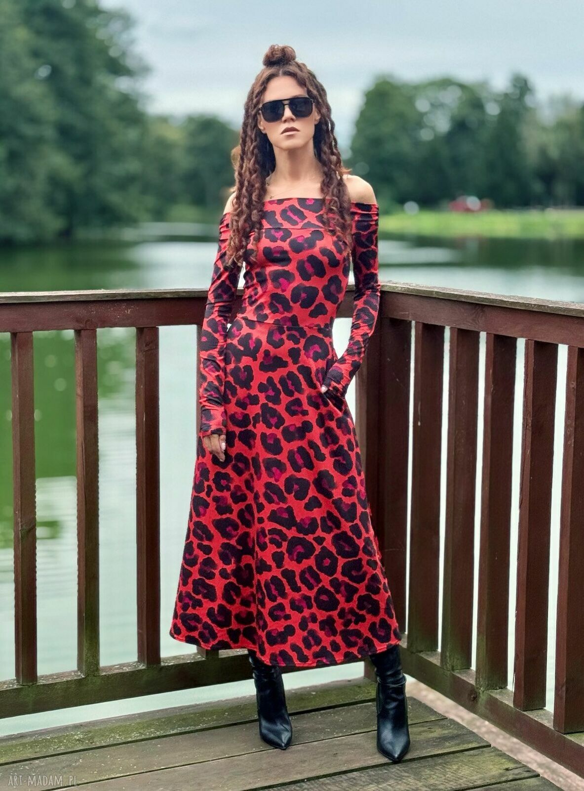 Sukienka z odsłoniętymi ramionami Sandra Solar Tropic