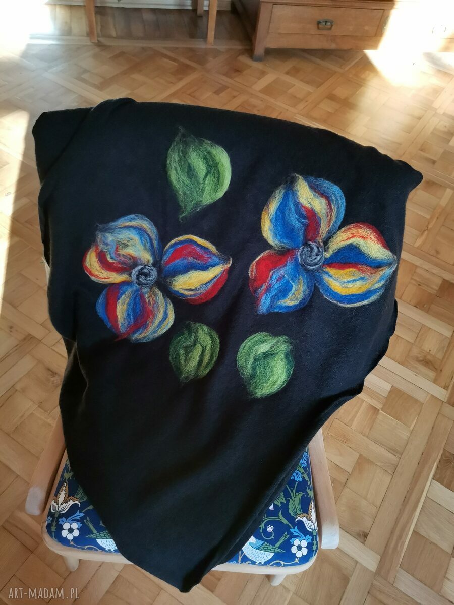 Czarny komin tuba z filcowanej wełny merynosów, owijany dwukrotnie - Folk Frida Etno Boho