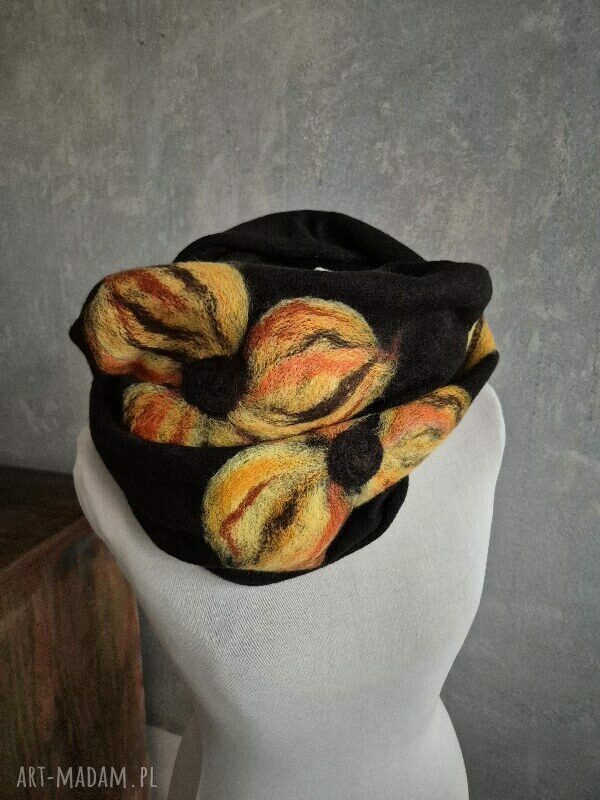 Czarny komin filcowany z wełny merynosów - ciepły prezent na Dzień Mamy, handmade (owijany dwa razy)