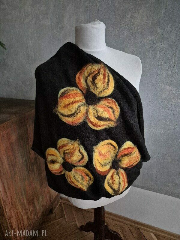 Czarny komin filcowany z wełny merynosów - ciepły prezent na Dzień Mamy, handmade owijany dwa razy