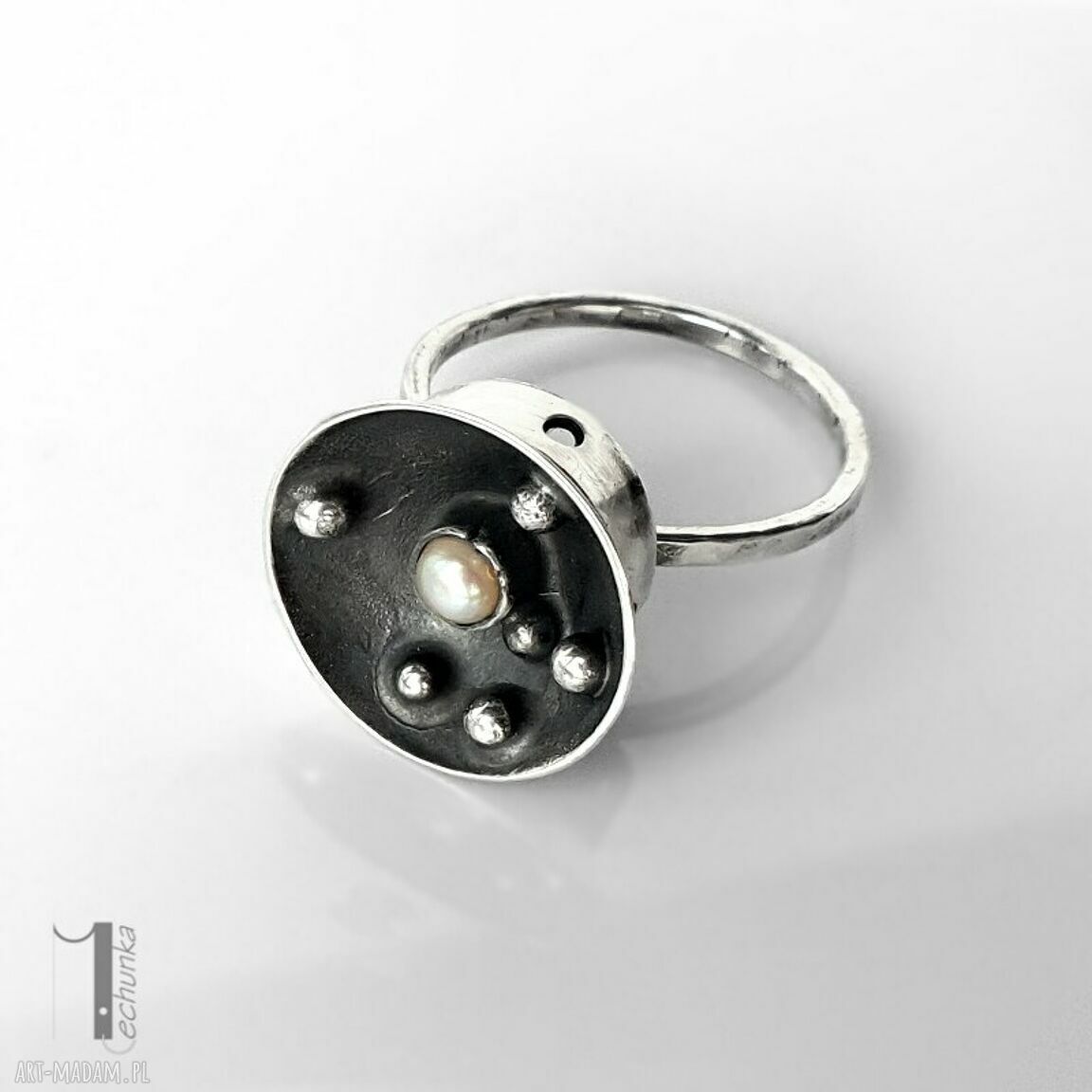 pierścionki: Superbowl srebrny pierścionek z perłą autorskie