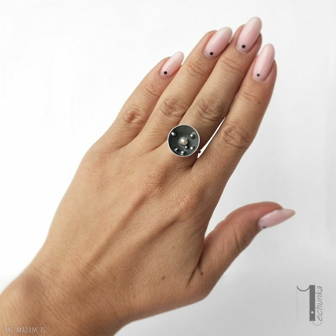 pierścionki: Superbowl srebrny pierścionek z perłą autorskie