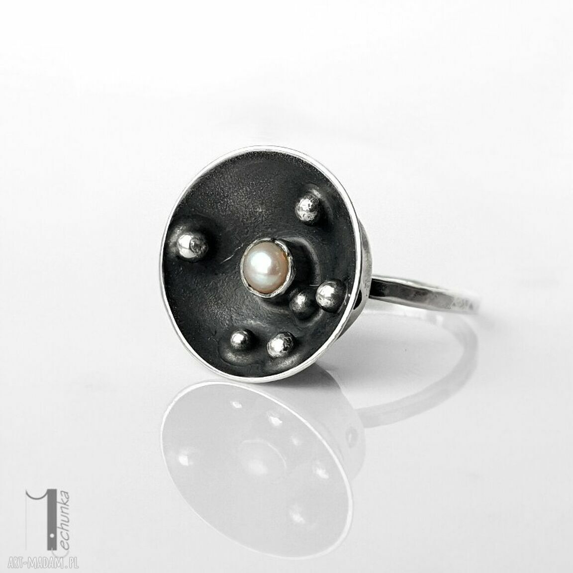 pierścionki: Superbowl srebrny pierścionek z perłą autorskie
