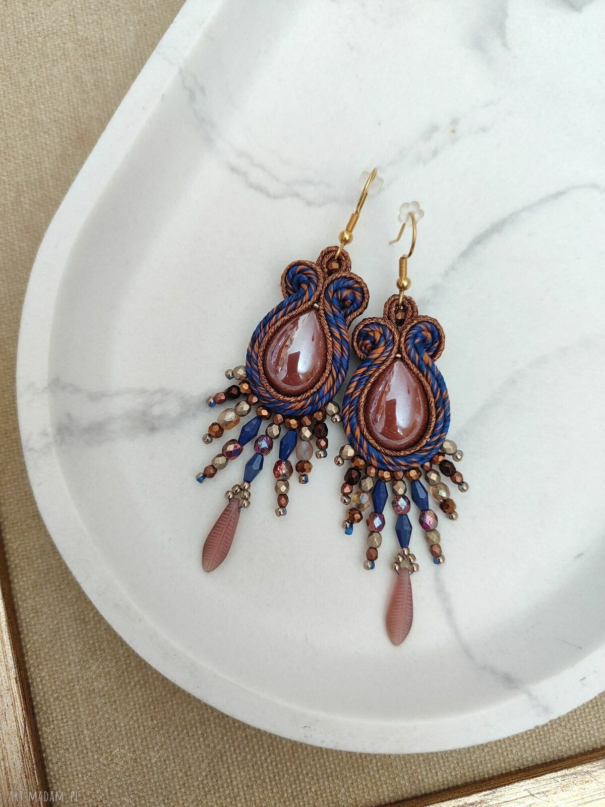 Kolczyki sutasz boho chic z ceramicznym elementem