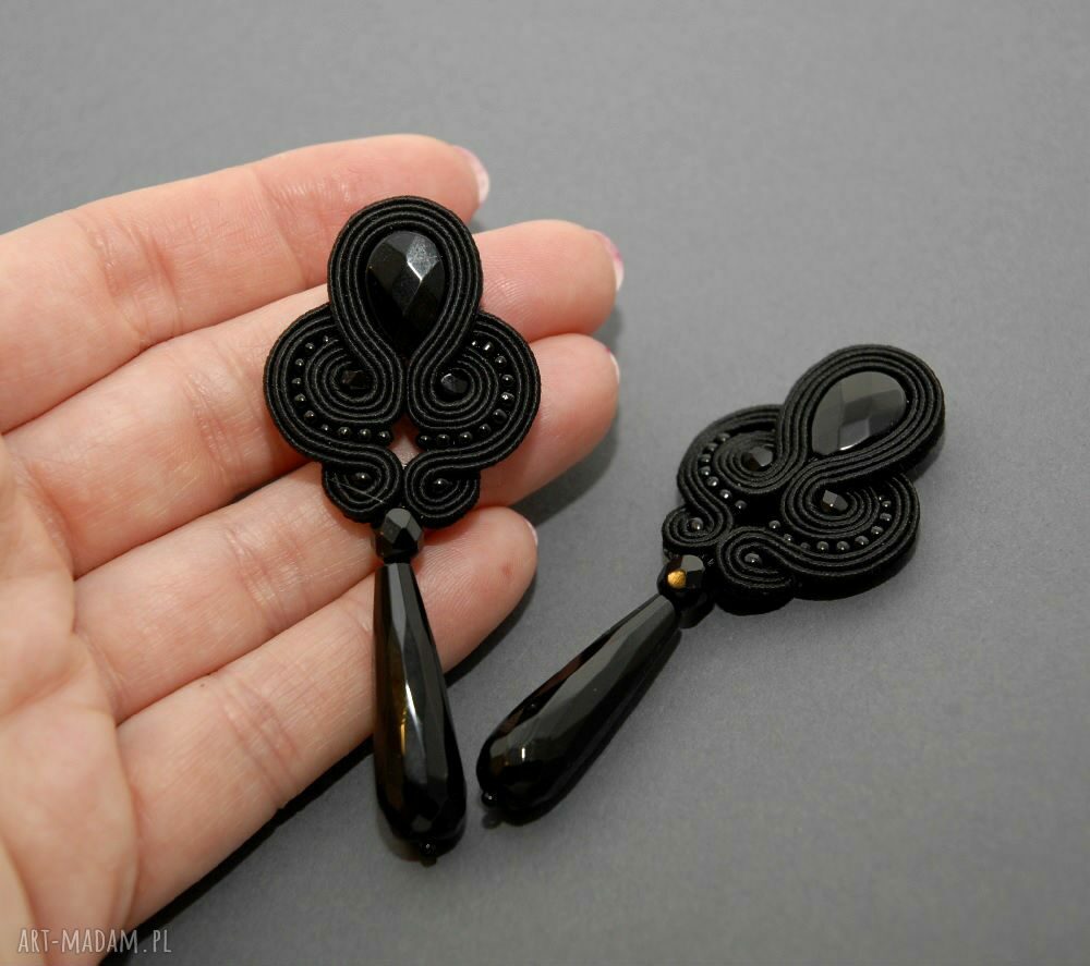 Klipsy sutasz z onyksami - eleganckie, wiszące klipsy handmade (ok. 7 cm)