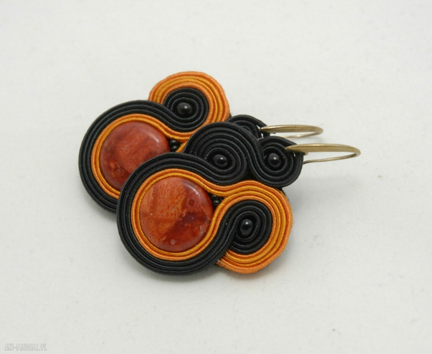 Kolczyki sutasz z koralem - haft soutache z koralikami (ok. 5,3 cm)