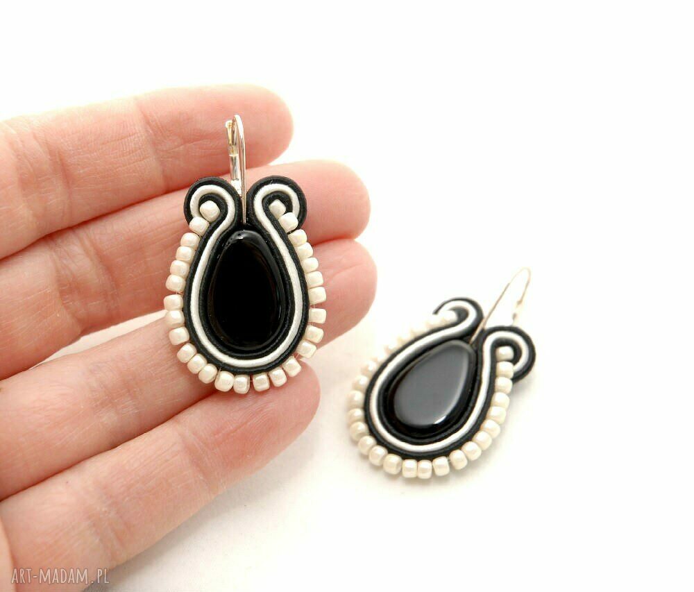 Kremowe kolczyki sutasz z onyksami - haft soutache