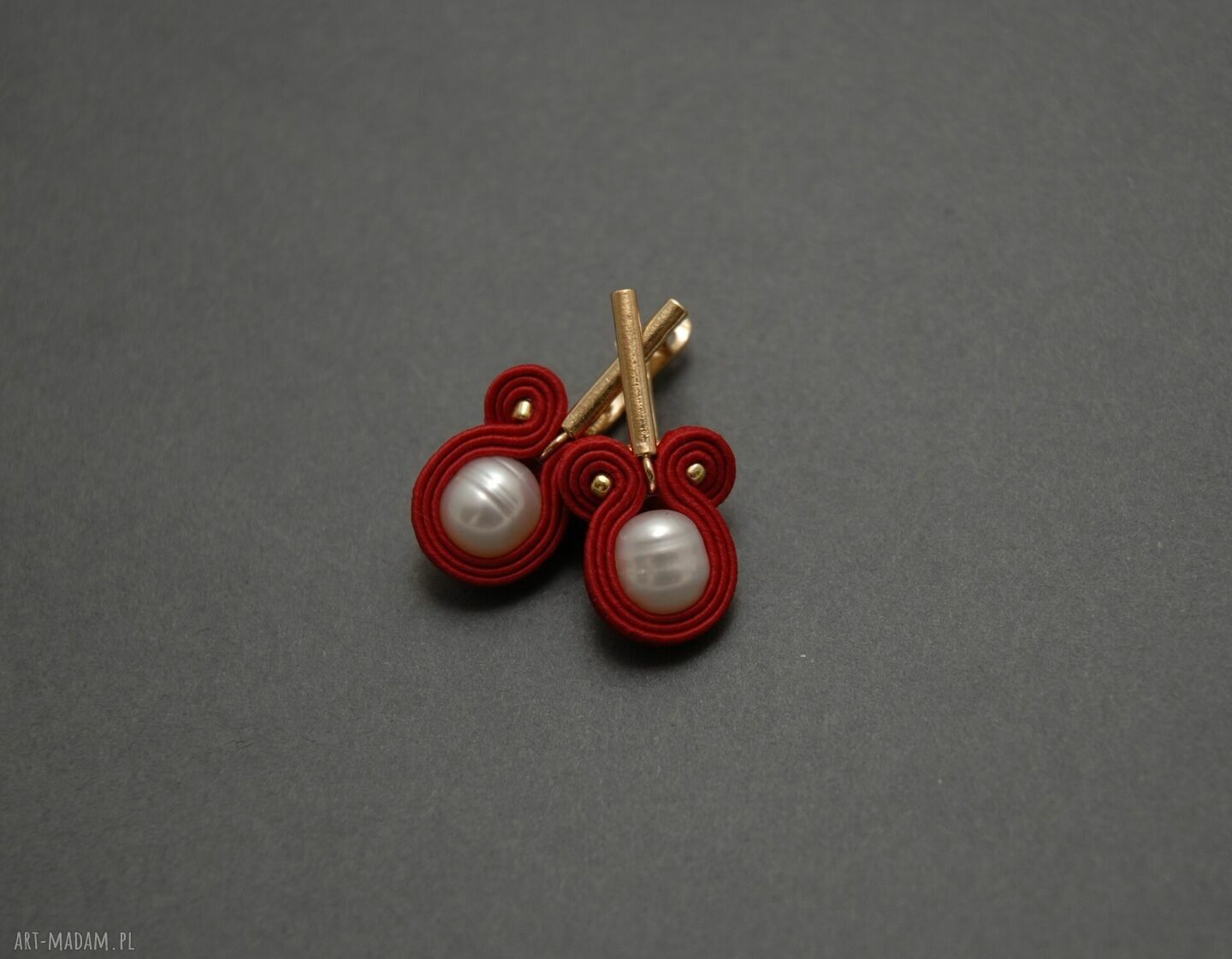Delikatne kolczyki sutasz z perłami słodkowodnymi - elegancki dodatek handmade