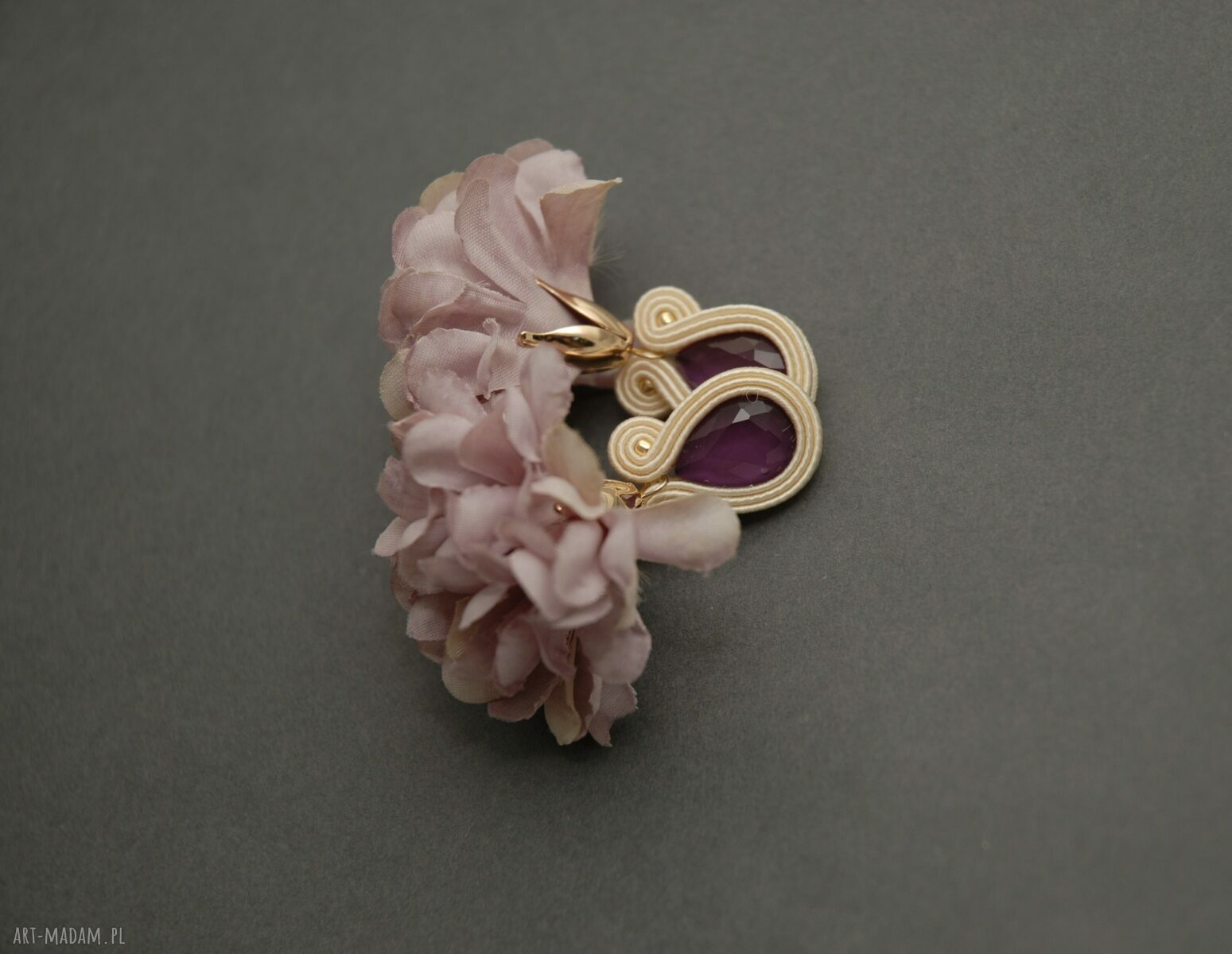 Eleganckie kolczyki sutasz z kwiatkiem (ok. 5 cm haftu)