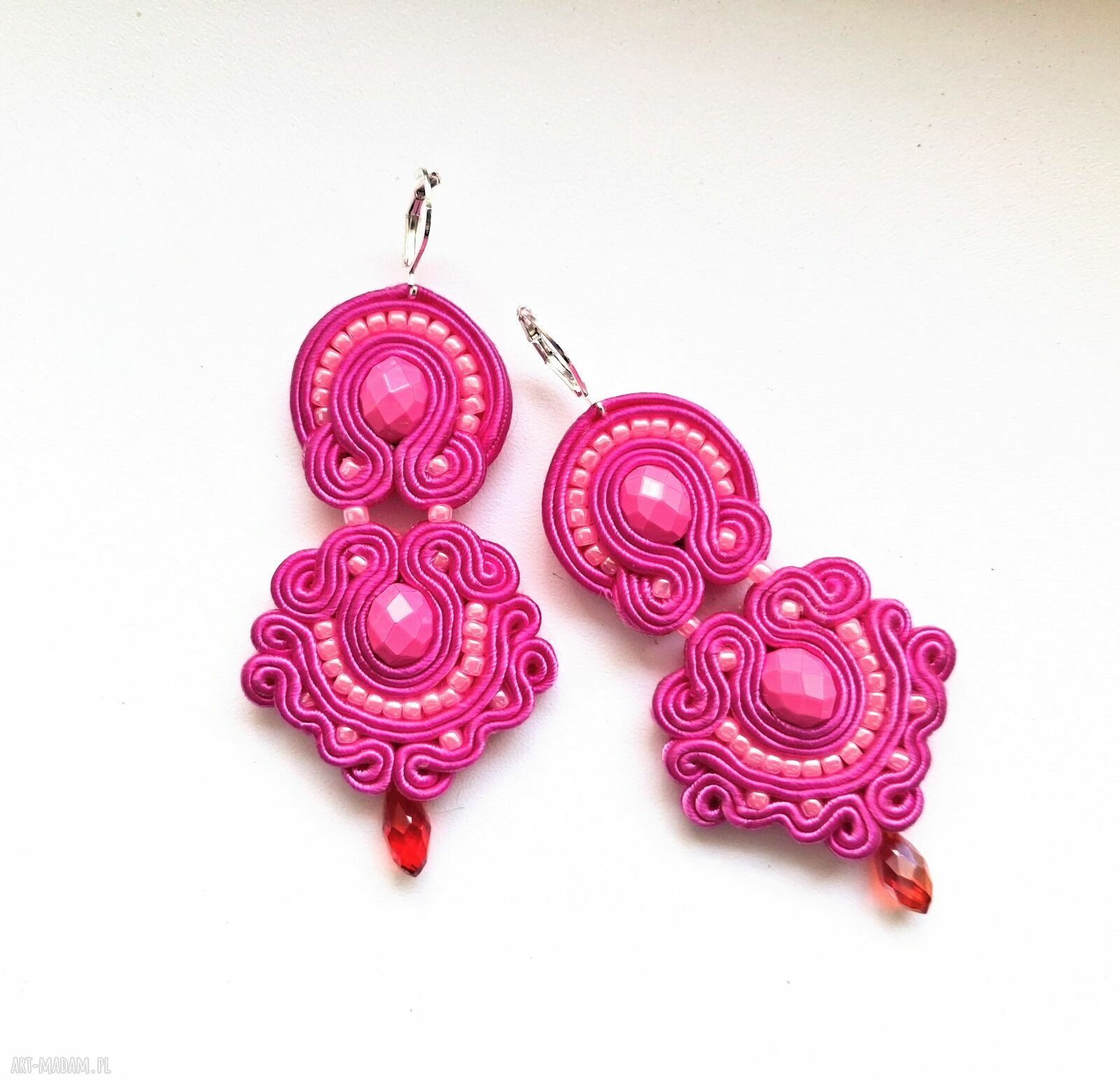 Ręcznie haftowane kolczyki sutaszowe Cold Pink - boho, 7 cm