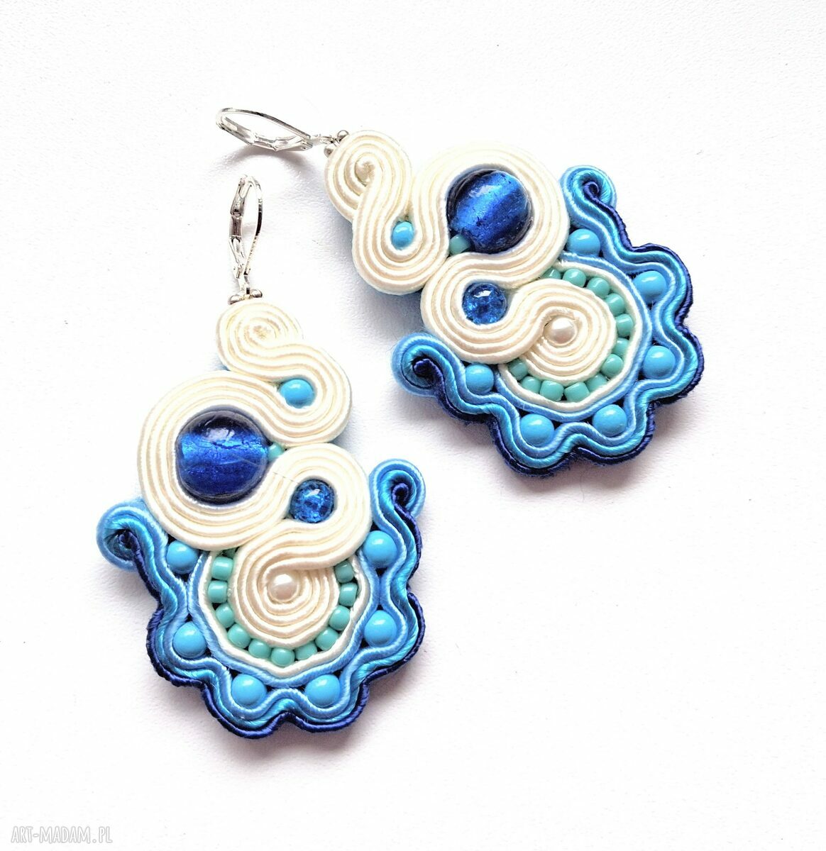 Kolczyki sutaszowe haftowane Blue & Ecru (średnie, 5 cm)