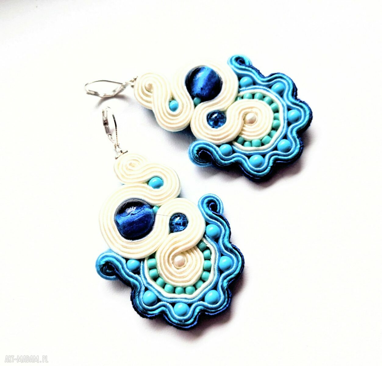 Kolczyki sutaszowe haftowane Blue & Ecru (średnie, 5 cm)