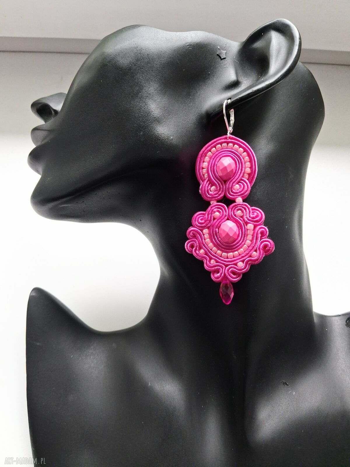 Ręcznie haftowane kolczyki sutaszowe Cold Pink - boho, 7 cm