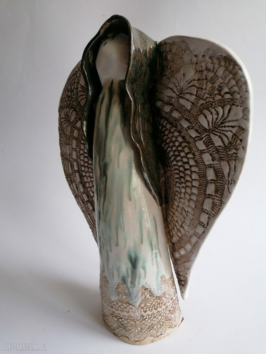 Anioł perłowy - anioł ceramiczny handmade z gliny szamotowej, szkliwa perłowe i złoto (27 cm)