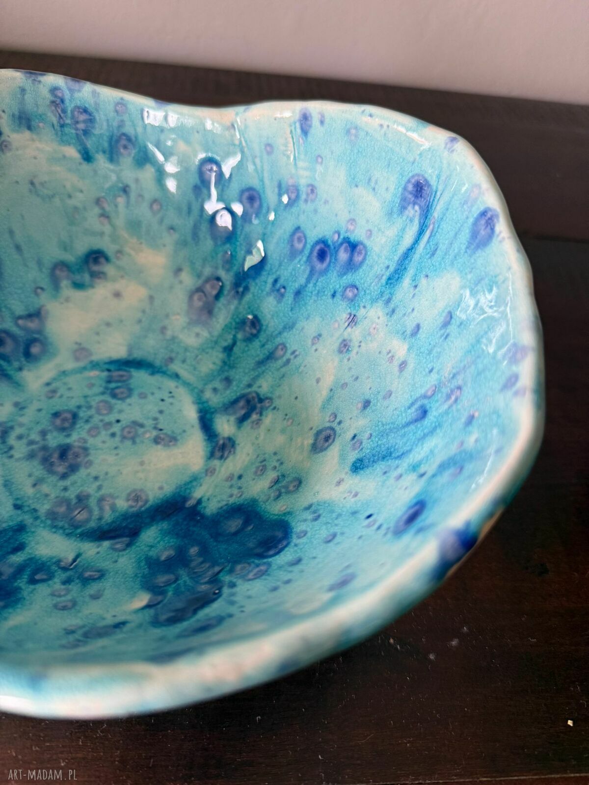 Ręcznie robiona miska ceramiczna Galaktyczne Turquoise z efektem Craquele