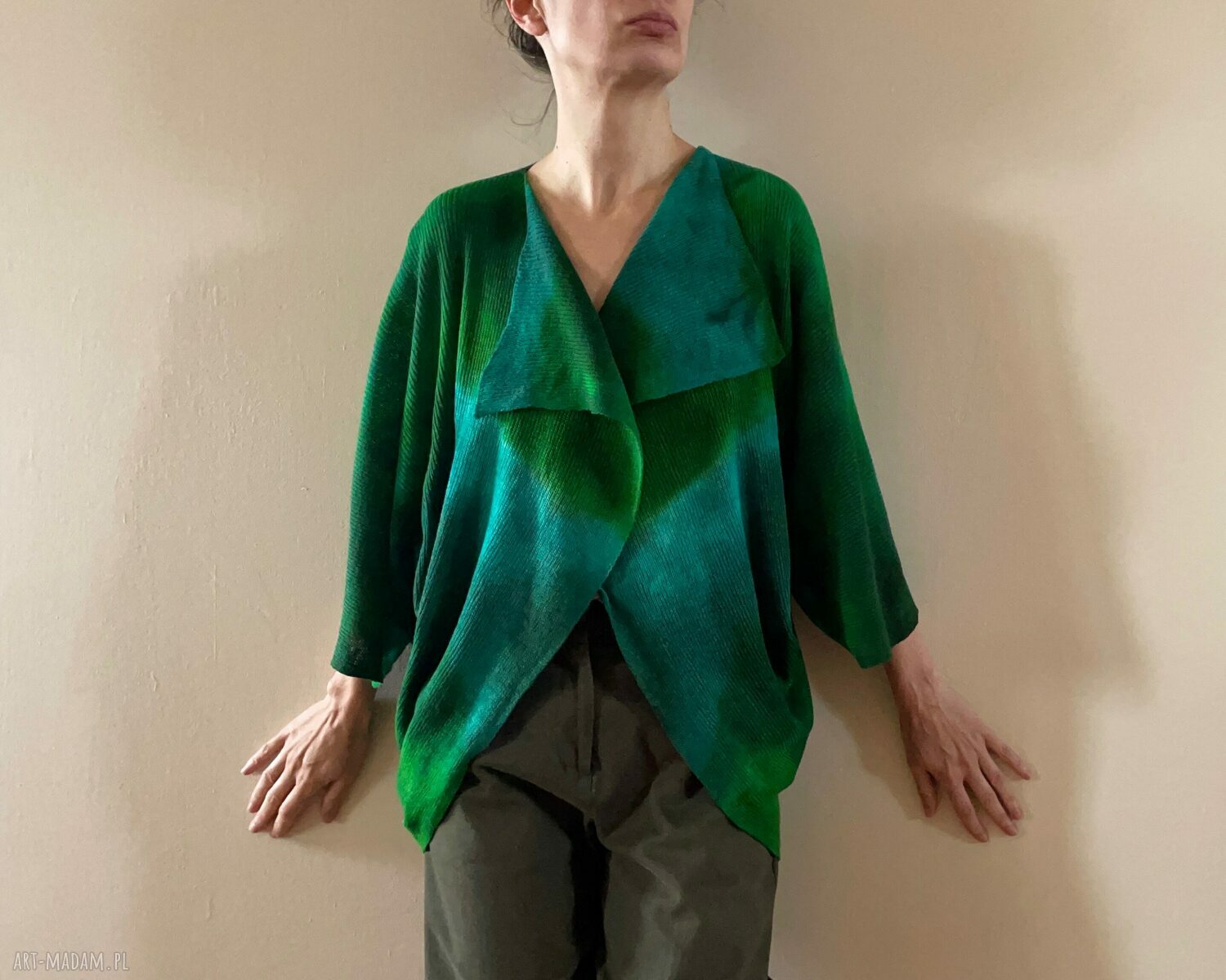 Sweter-bolerko z merynosów w zieleniach - ręcznie barwiony kardigan oversize