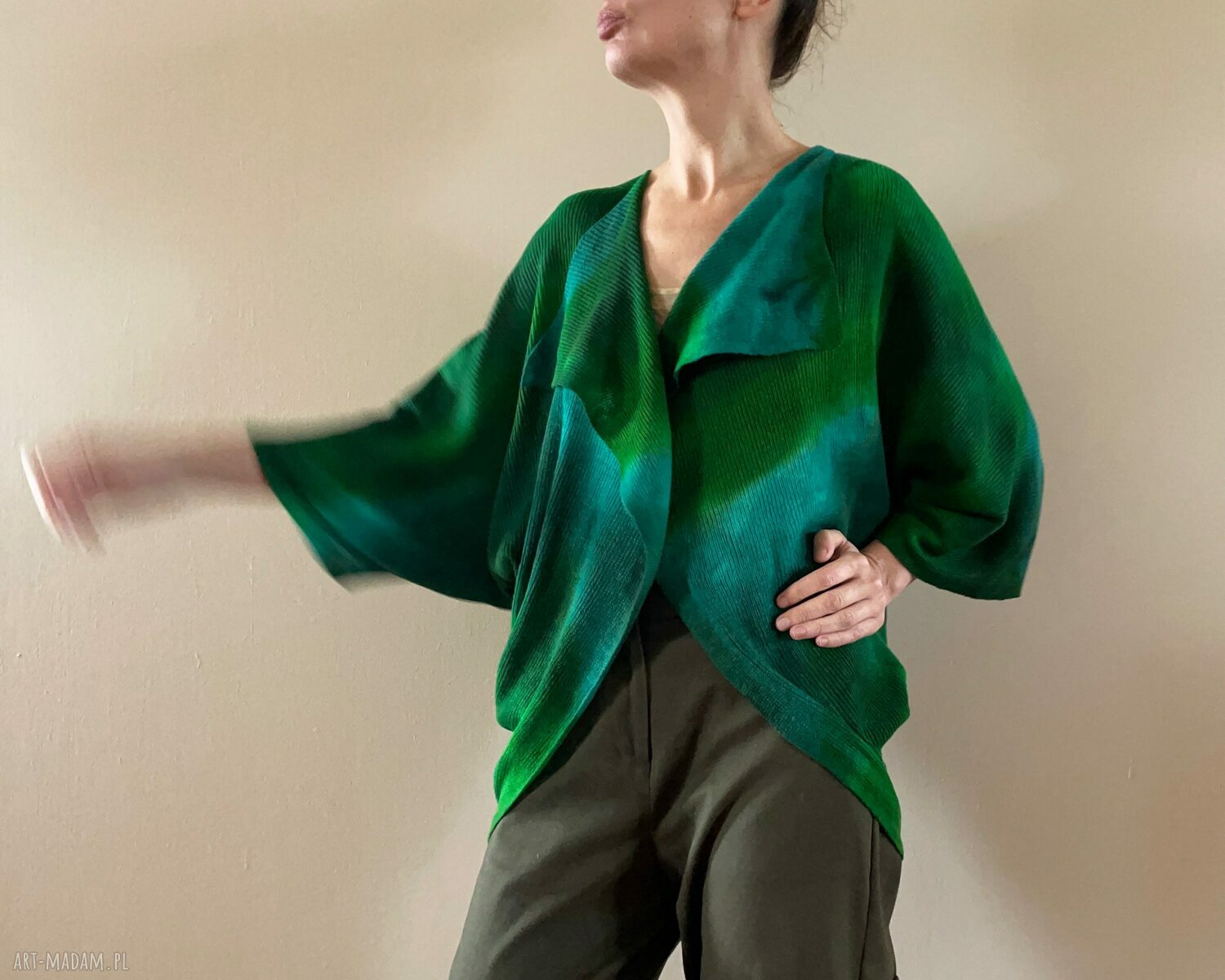Sweter-bolerko z merynosów w zieleniach - ręcznie barwiony kardigan oversize