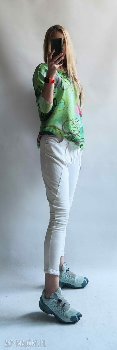 Sweter damski oversize w drukowanym abstrakcyjnym wzorze