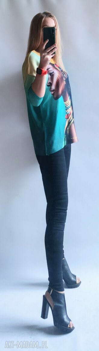 Sweter damski oversize boho z nadrukiem - rękaw 3/4
