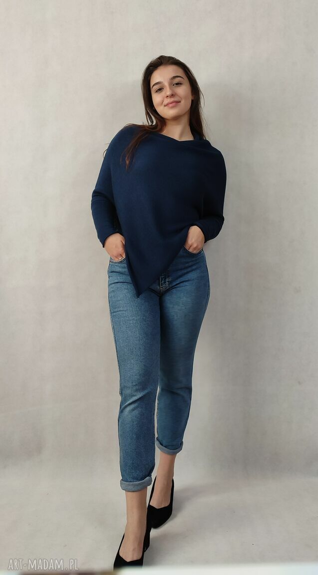 Sweter - Ponczo w kolorze granatowym
