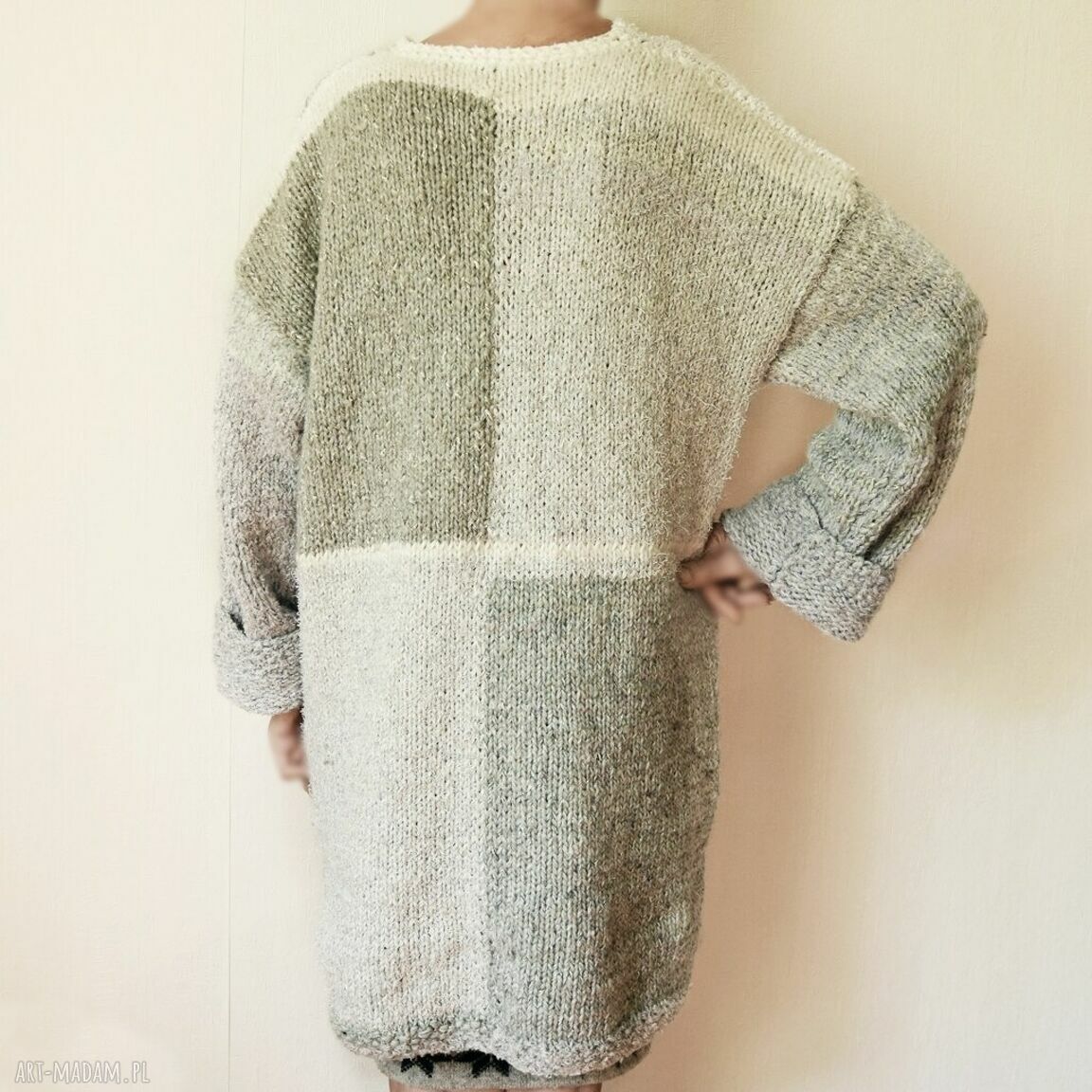 Sweter-kardigan handmade AleksandraB - rozpinany na guziki w szarościach i bieli