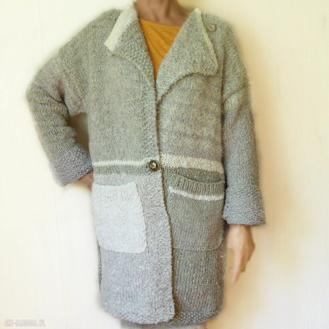 Sweter-kardigan handmade AleksandraB - rozpinany na guziki w szarościach i bieli