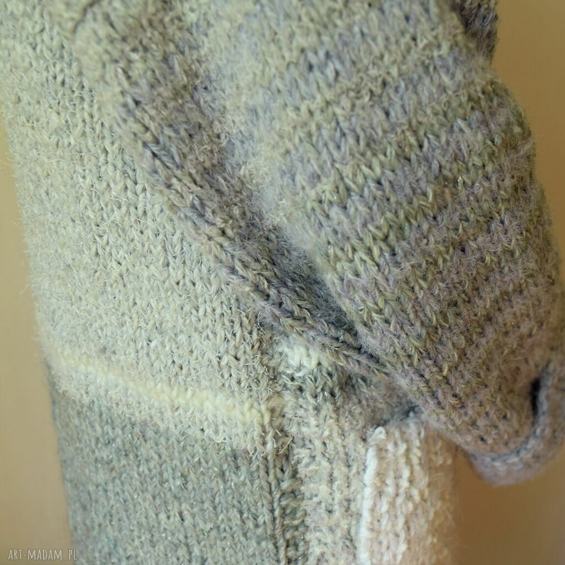 Sweter-kardigan handmade AleksandraB - rozpinany na guziki w szarościach i bieli