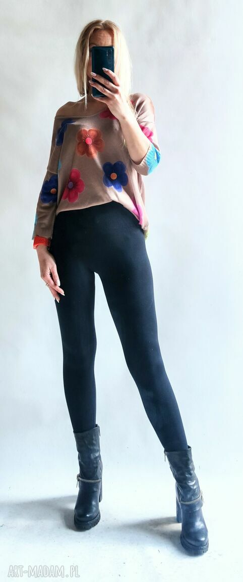 Sweter oversize w kwiaty - pullover z dekoltem w serek