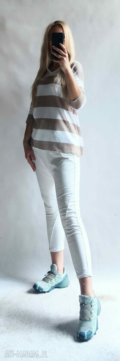 Sweter oversize w paski fango - letni sweterek w serek, rękaw 3/4