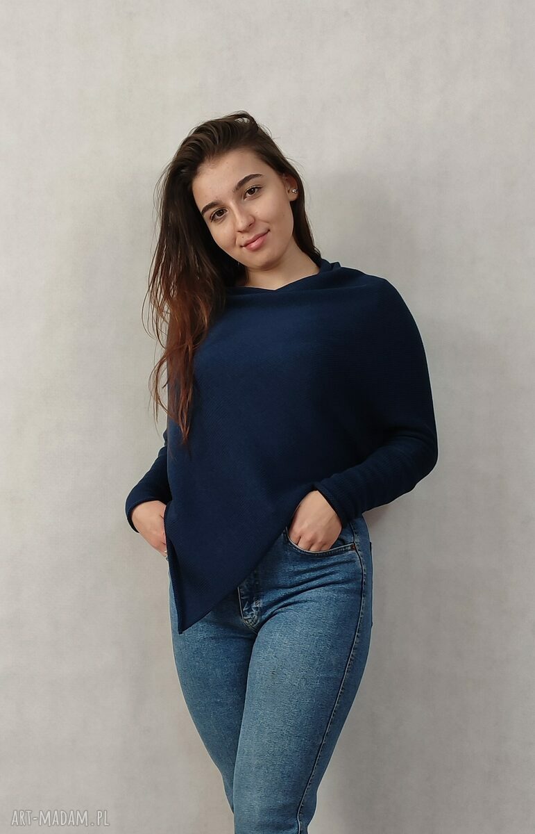 Sweter - Ponczo w kolorze granatowym