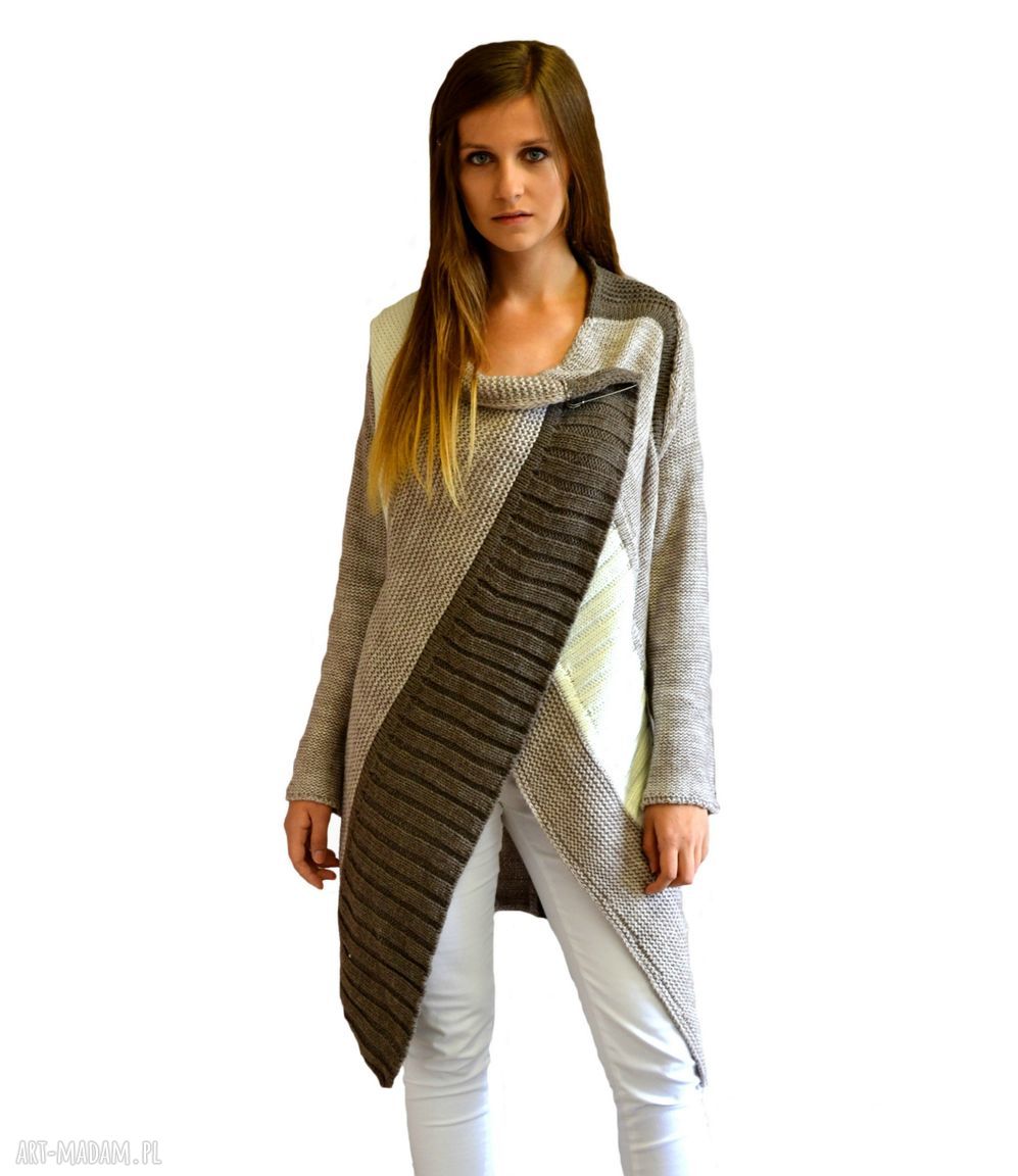 Sweter w asymetryczne pasy