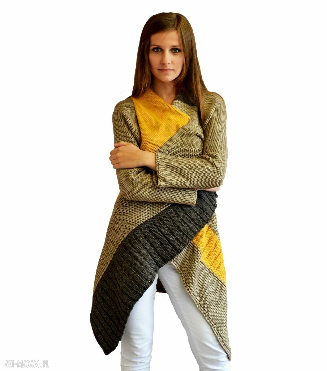 Sweter w asymetryczne pasy