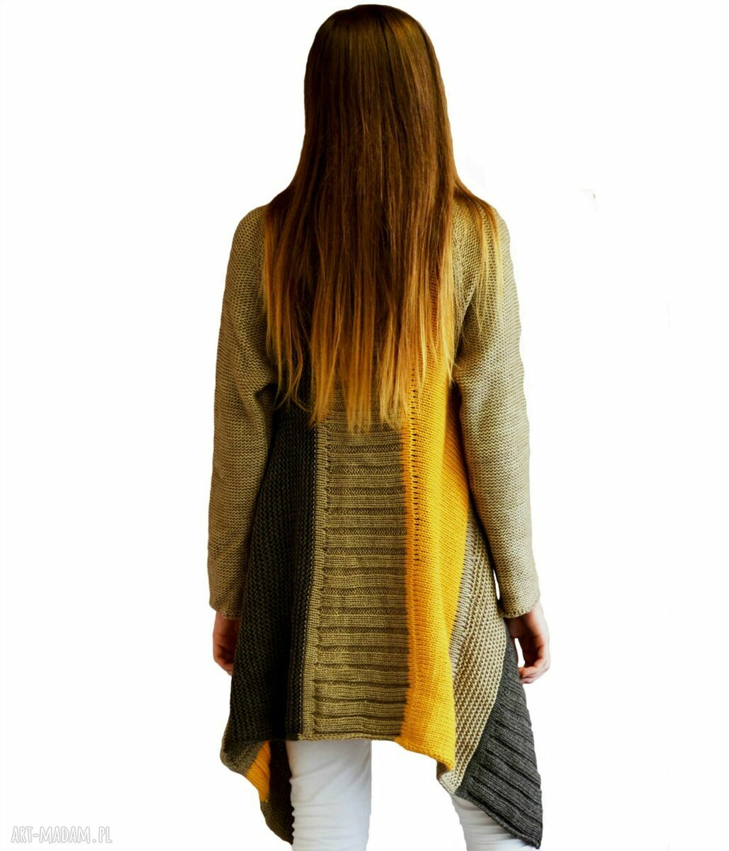Sweter w asymetryczne pasy