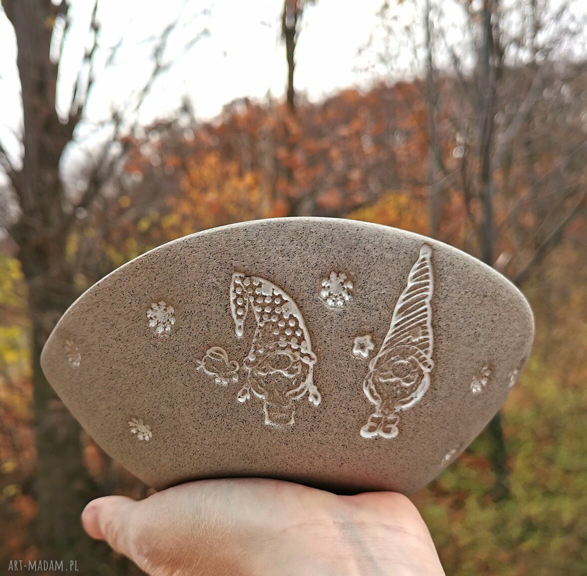 Świąteczna ceramiczna misa z krasnalami (c373)