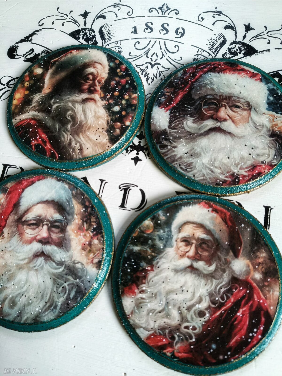 Świąteczne podkładki pod kubki decoupage z Mikołajem