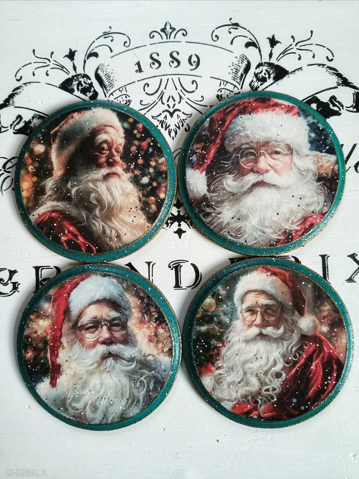 Świąteczne podkładki pod kubki decoupage z Mikołajem