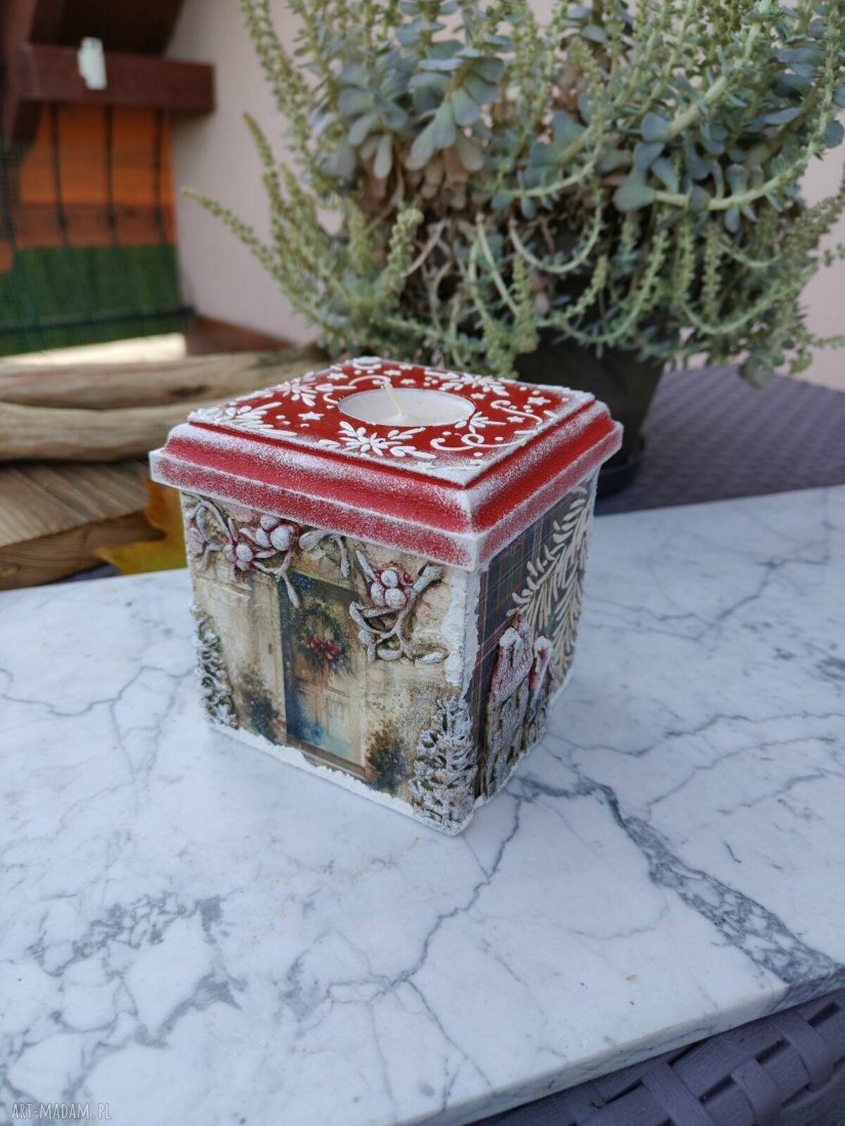 Świąteczne ręcznie zdobione pudełko ze świecznikiem tealight