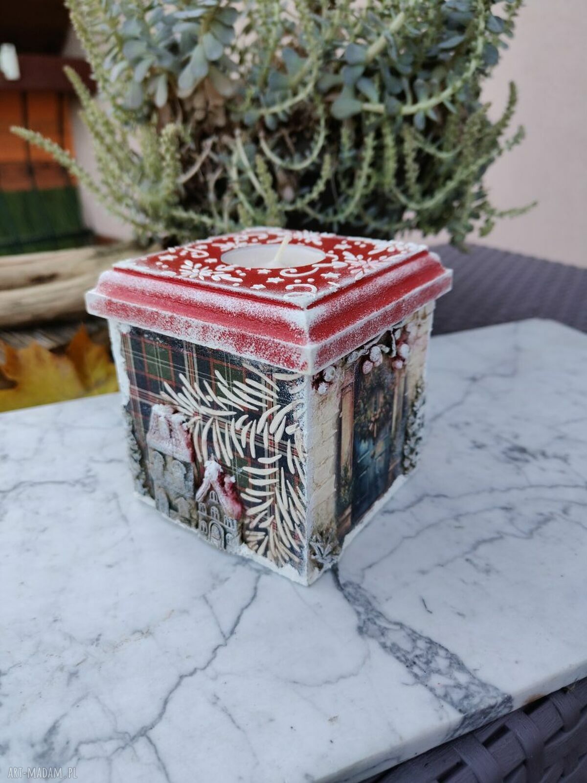 Świąteczne ręcznie zdobione pudełko ze świecznikiem tealight
