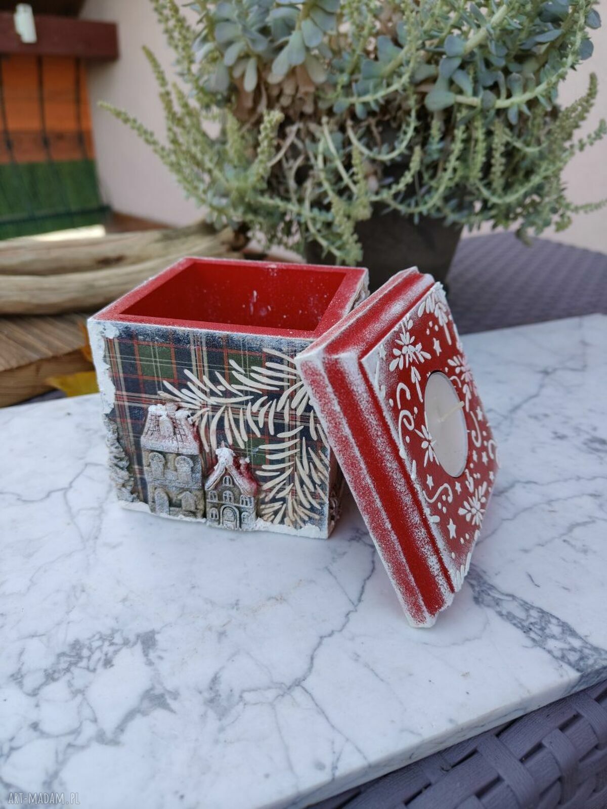 Świąteczne ręcznie zdobione pudełko ze świecznikiem tealight