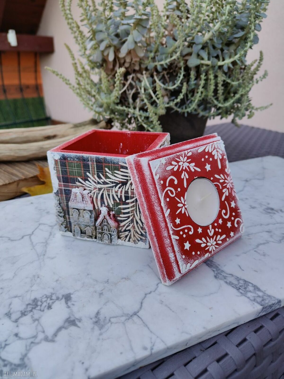 Świąteczne ręcznie zdobione pudełko ze świecznikiem tealight