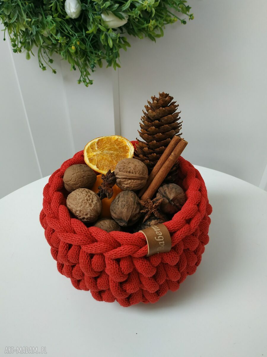Świąteczny koszyk na stół „Kubełek Babemi” - czerwony, ręcznie szydełkowany 16x10 cm