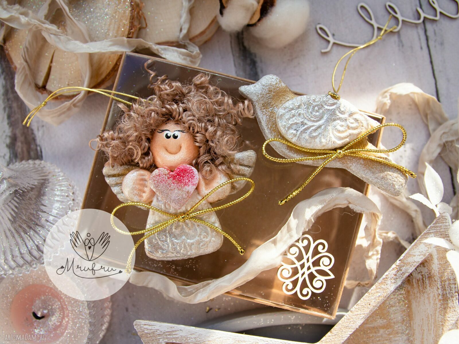 pomysły na upominki świąteczne: Świąteczny podarek. Paczuszka skrzydlatych zawieszek: anioł i ptak. Pudełeczko