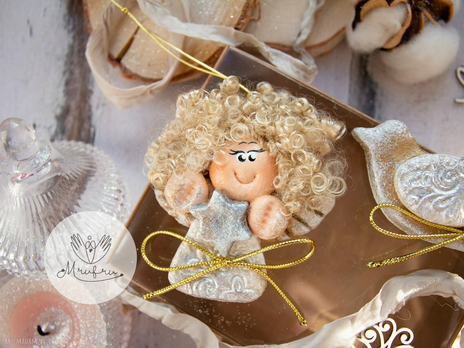 pomysł na upominek świąteczny: Świąteczny podarek. Paczuszka skrzydlatych zawieszek: anioł i ptak. Pudełeczko