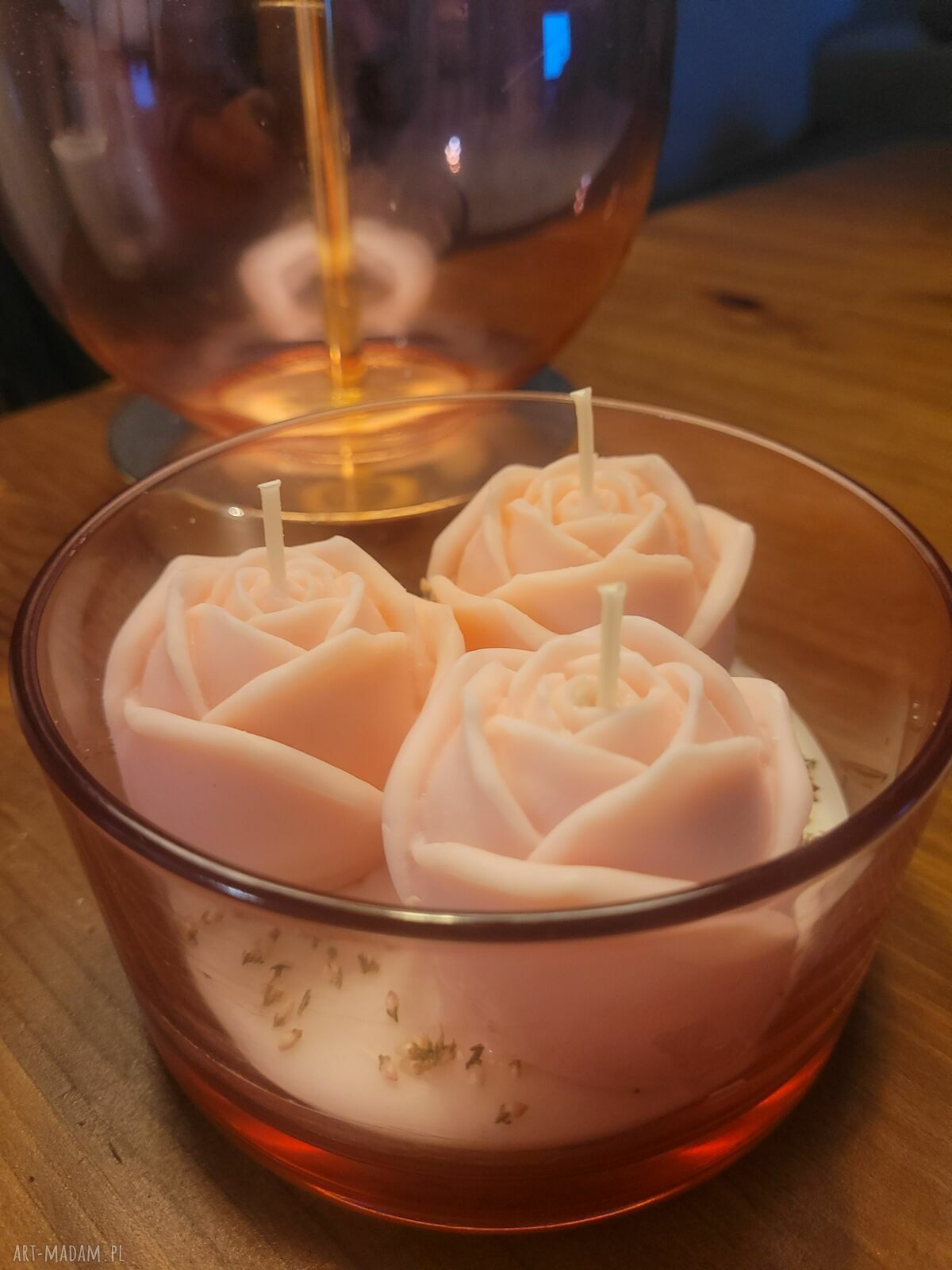 Świeca sojowa handmade z różami i suszonymi kwiatami wrzosu