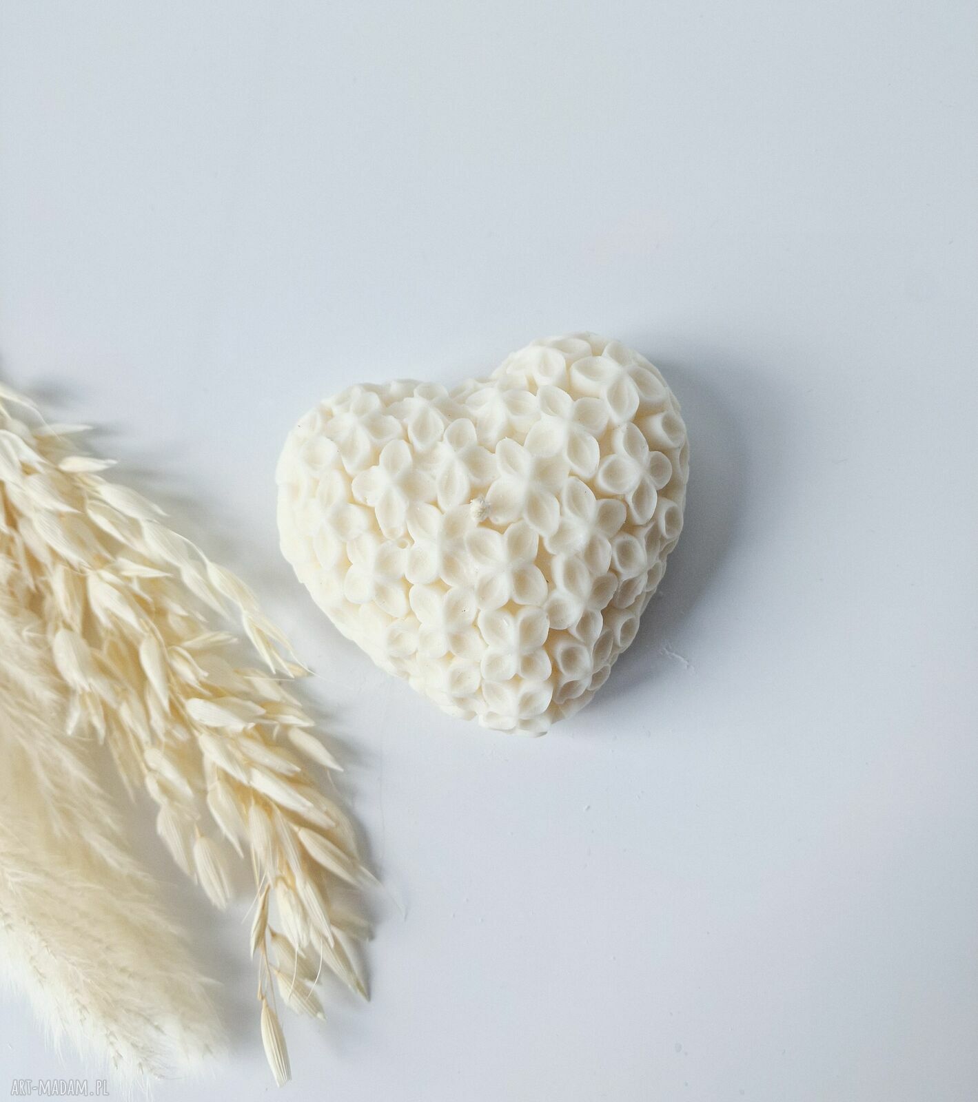 Świeca sojowa Flower Heart - ręcznie robione serce z motywem kwiatowym