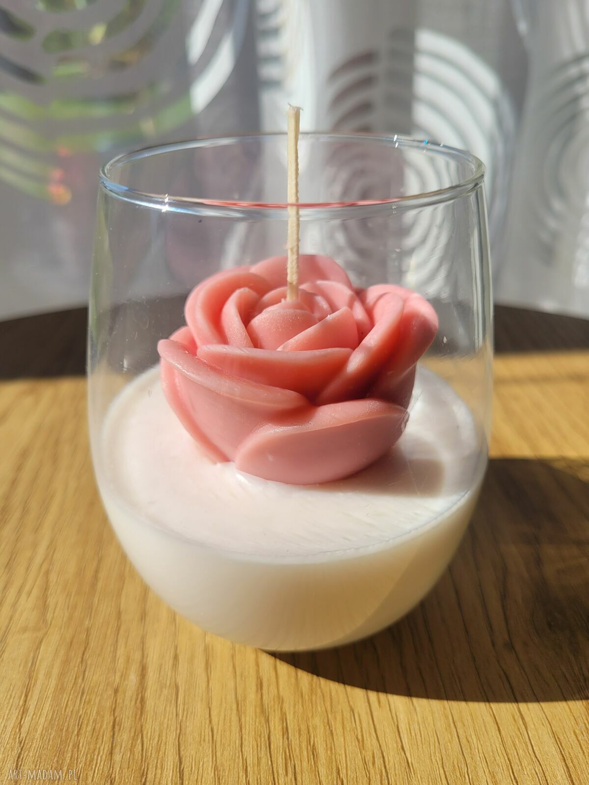 Świeca sojowa handmade - róża w szklanym naczyniu